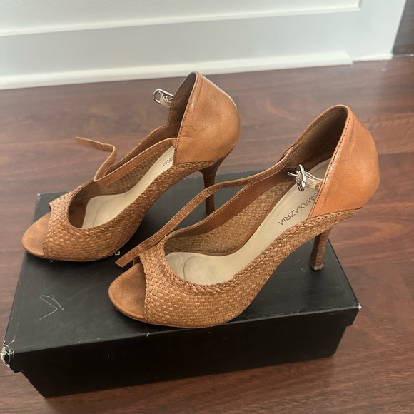 BCBG Maxazria Camilla peep toe w/ ankle strap heels, size 7 sand color - Picture 3 of 6